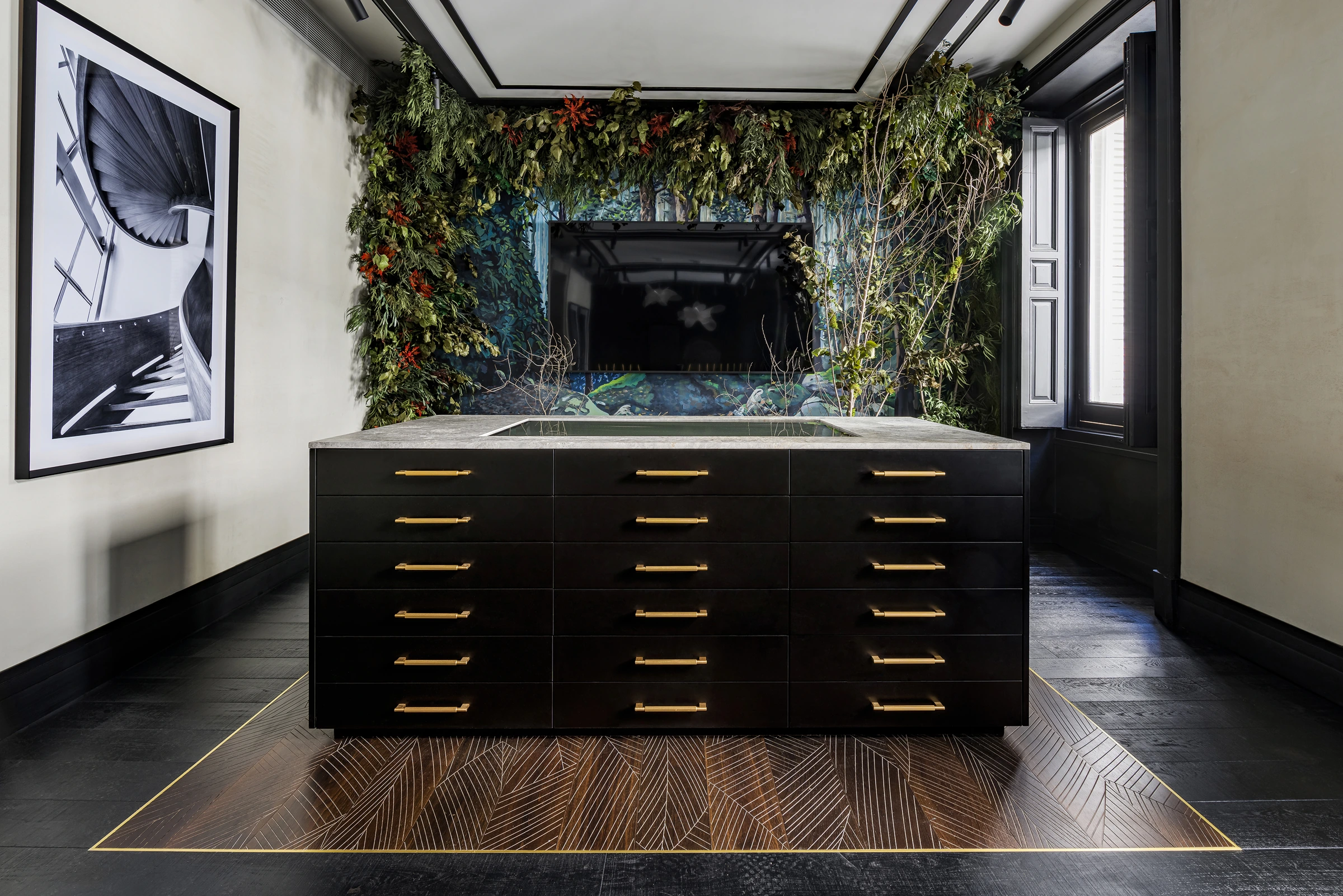 Isla de muestras y jardín vertical del Showroom Floter