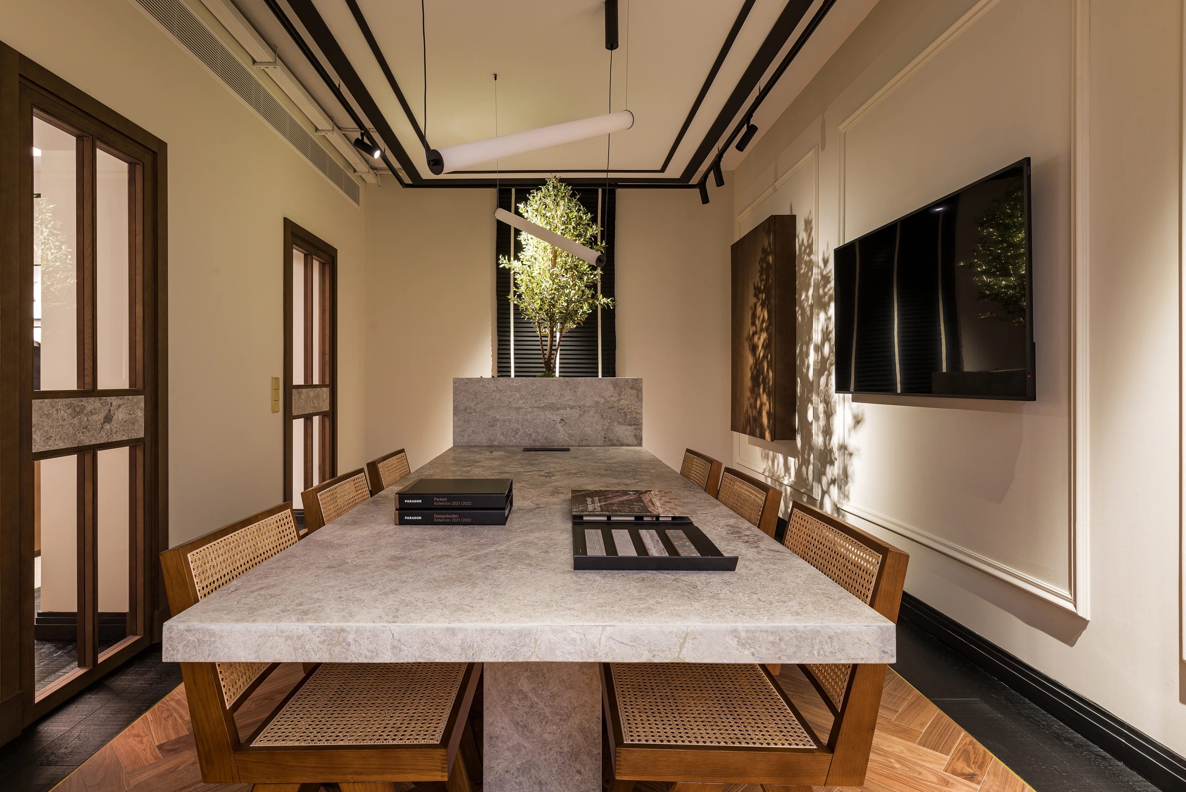 Mesa de trabajo del Showroom Floter